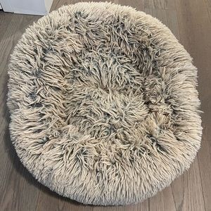 Best Friend by Sheri Dog/Cat Donut Bed